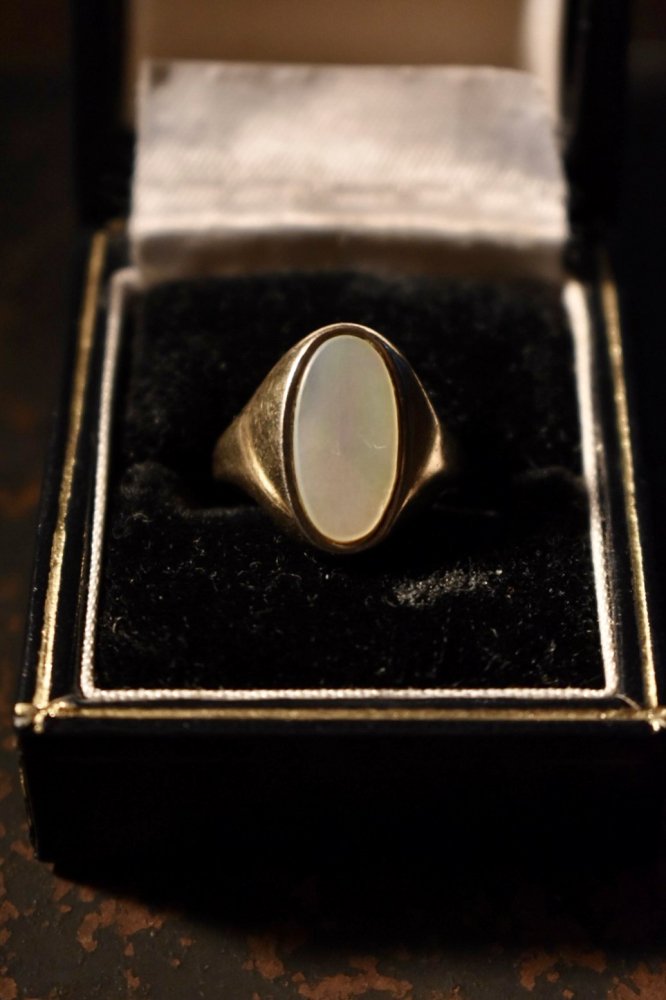 British mid 20th gold silver  shell ring
