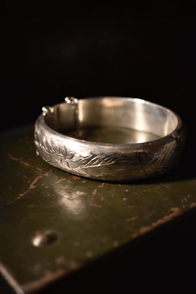 British 1965's silver carved bracelet