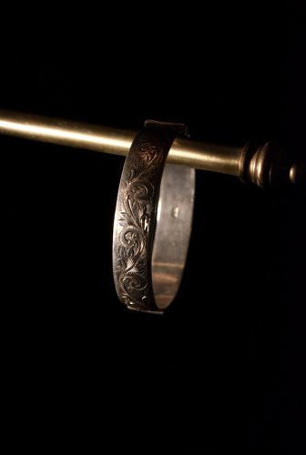 British 1972's silver carved bracelet