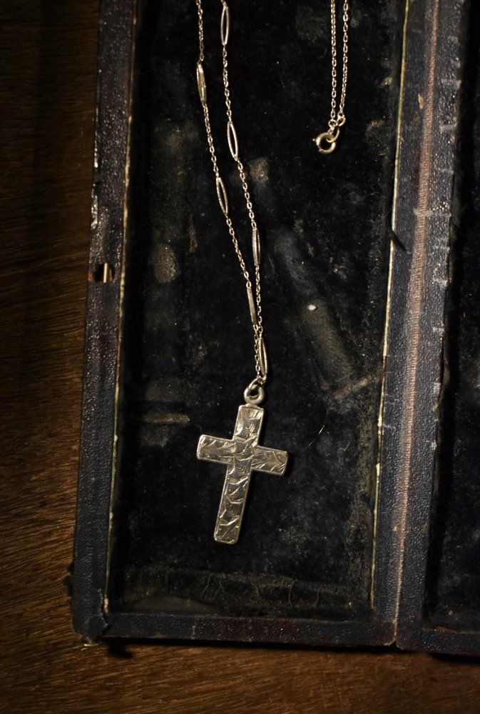 British 1903's silver cross necklace