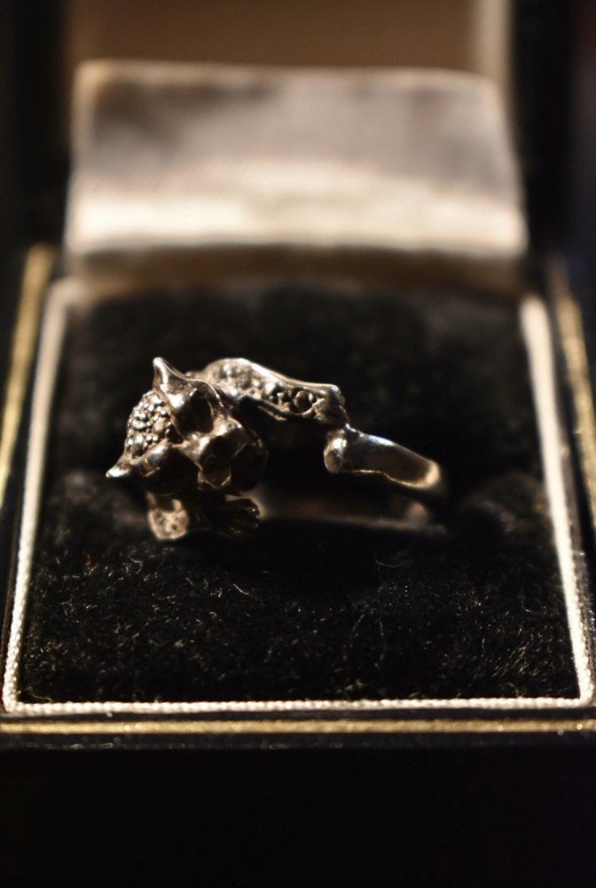 vintage panther motif silver ring