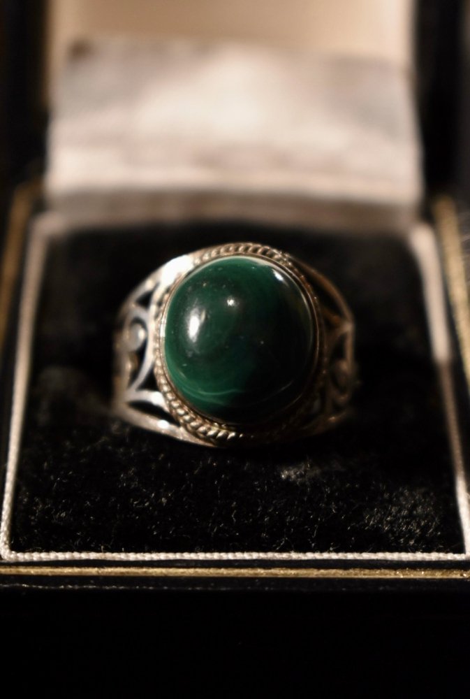 vintage silver × green stone ring