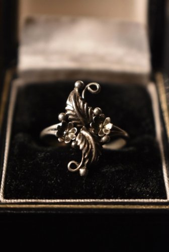 vintage flower motif silver ring