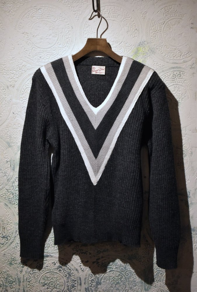 us 1950's~ "Munsingwear" V neck wool sweater