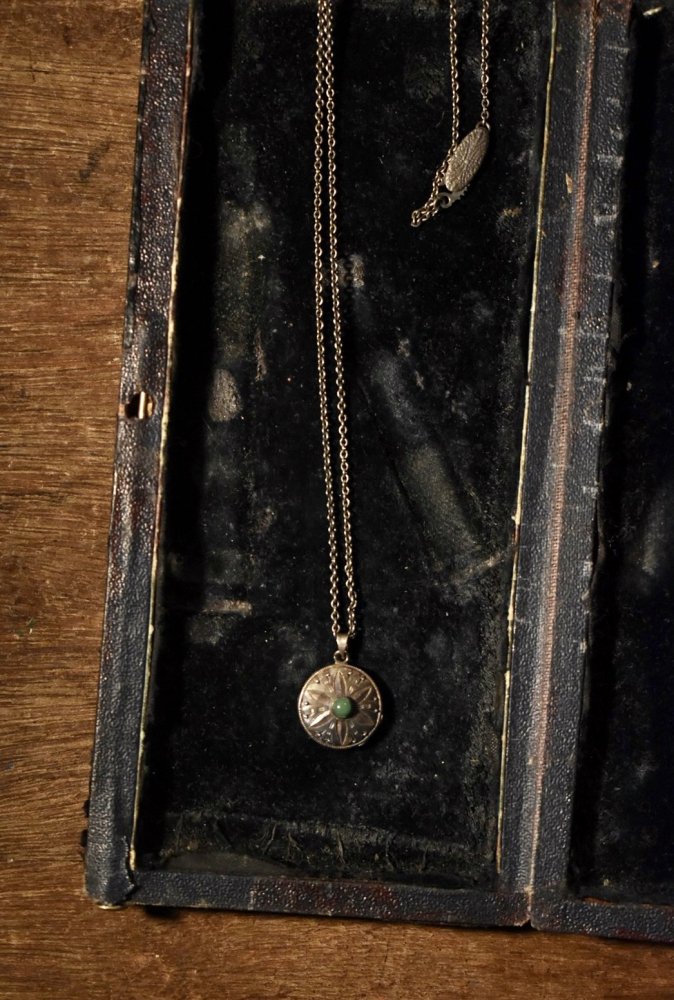 Vintage silver × green agate locket necklace