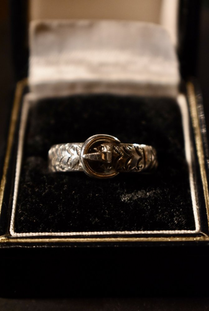 British 1901's silver buckle ring