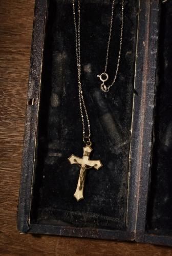 Vintage cross necklace 
