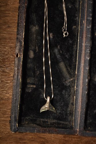 Vintage silver × shell whale tail necklace