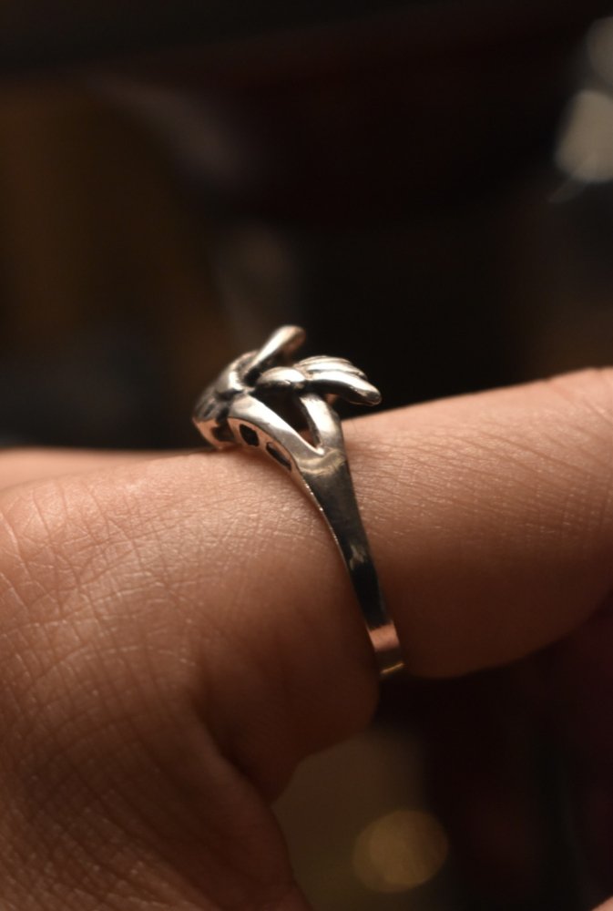 Vintage crane motif silver ring