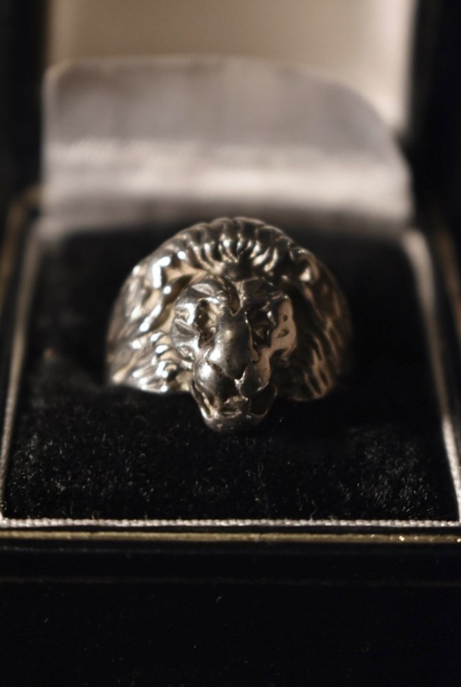 Vintage Lion motif silver ring