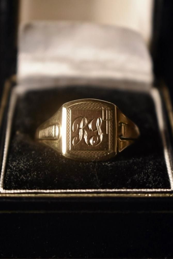 British 1950's 9ct gold RY signet ring