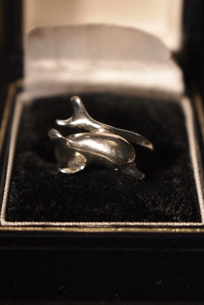 Vintage "dolphin motif" silver ring