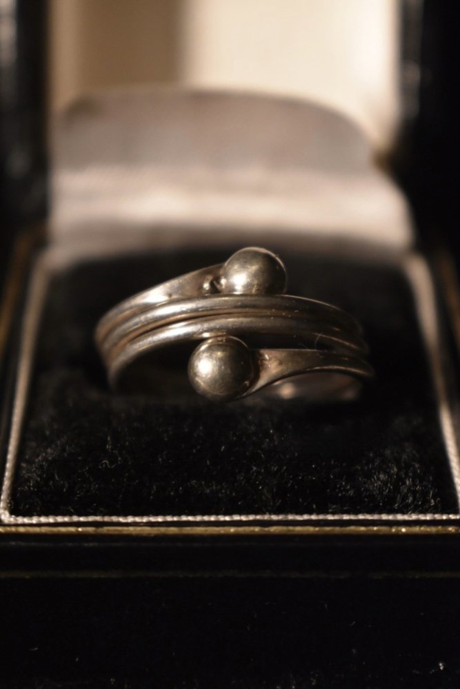 Vintage silver spring design ring