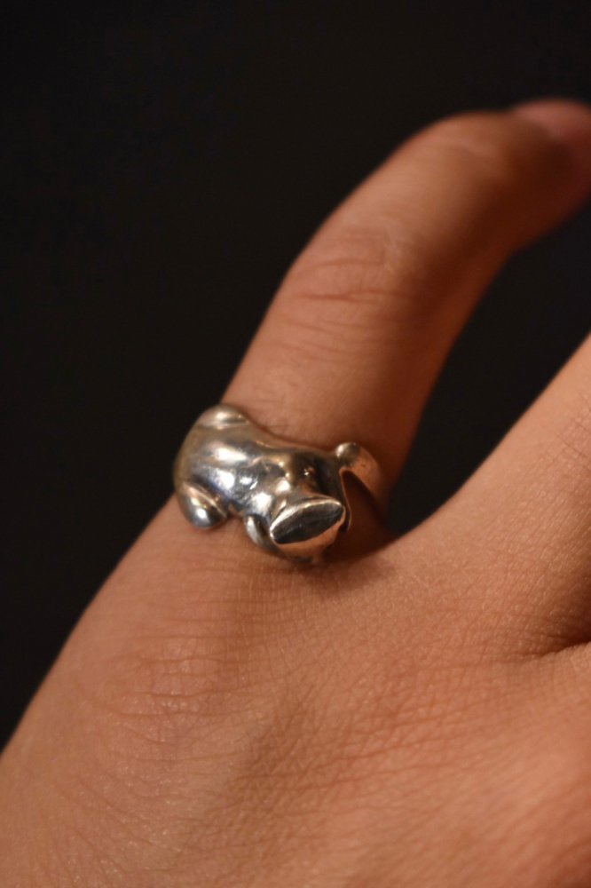 Vintage cat motif silver ring