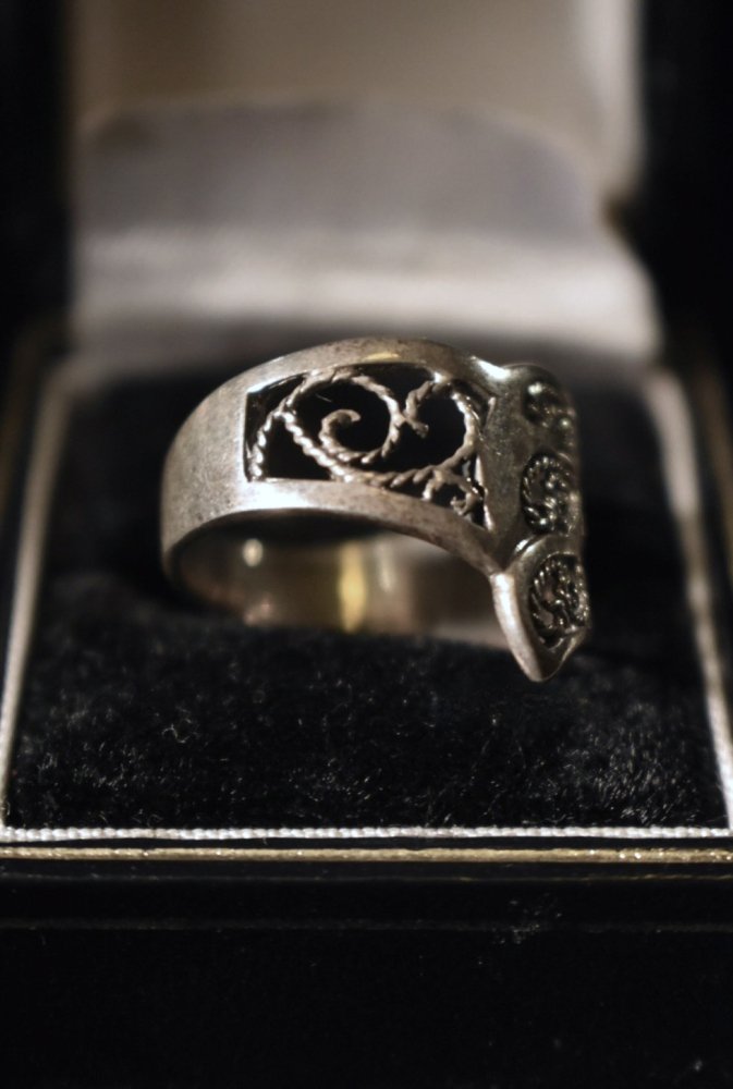 Vintage filigree silver ring