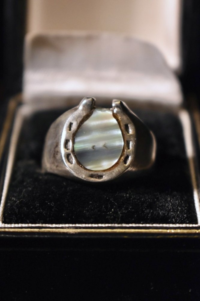 Mexico vintage silver  shell horse shoe motif ring
