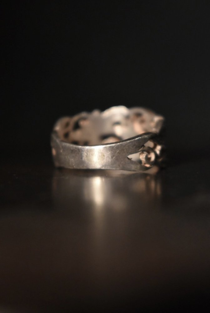 Vintage leaf motif silver ring