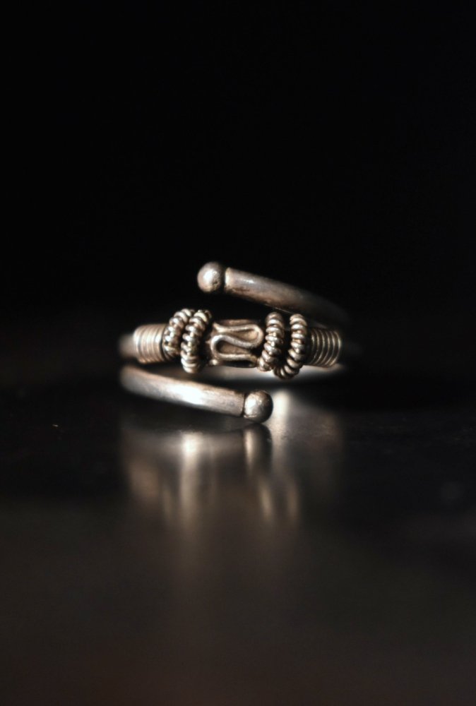 Vintage spring design silver ring 