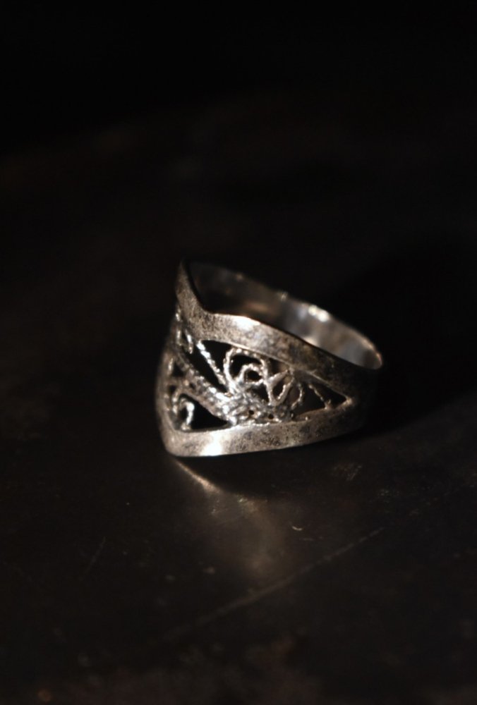 Vintage filigree silver ring