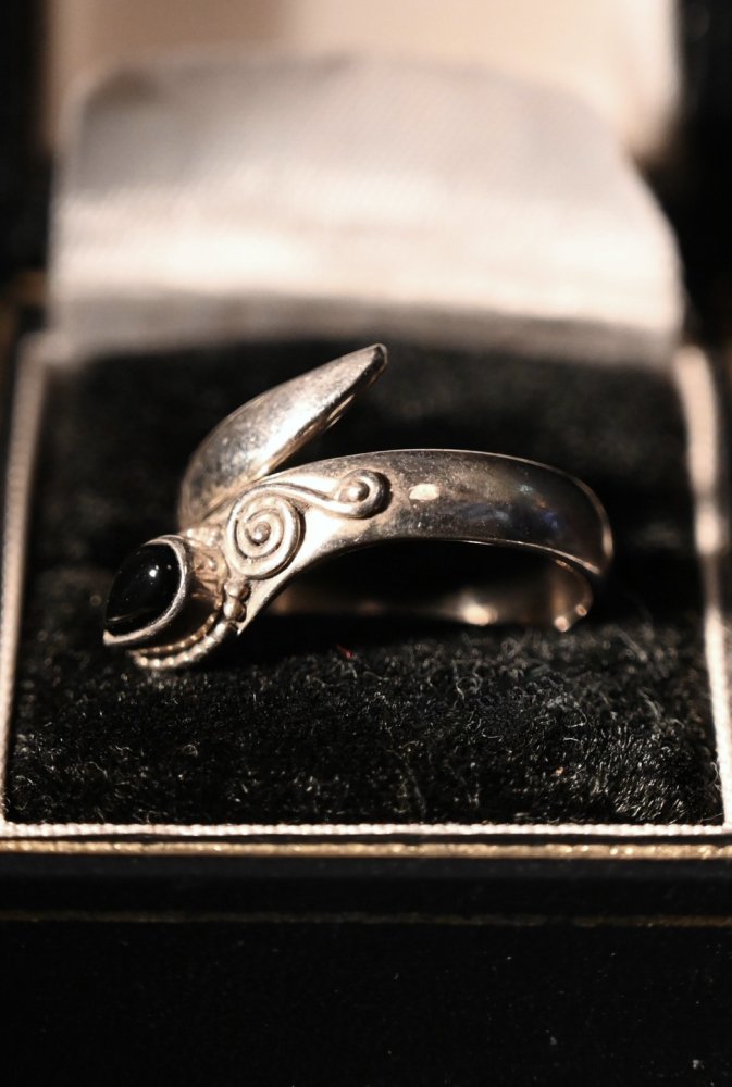 Vintage silver  onyx snake motif ring