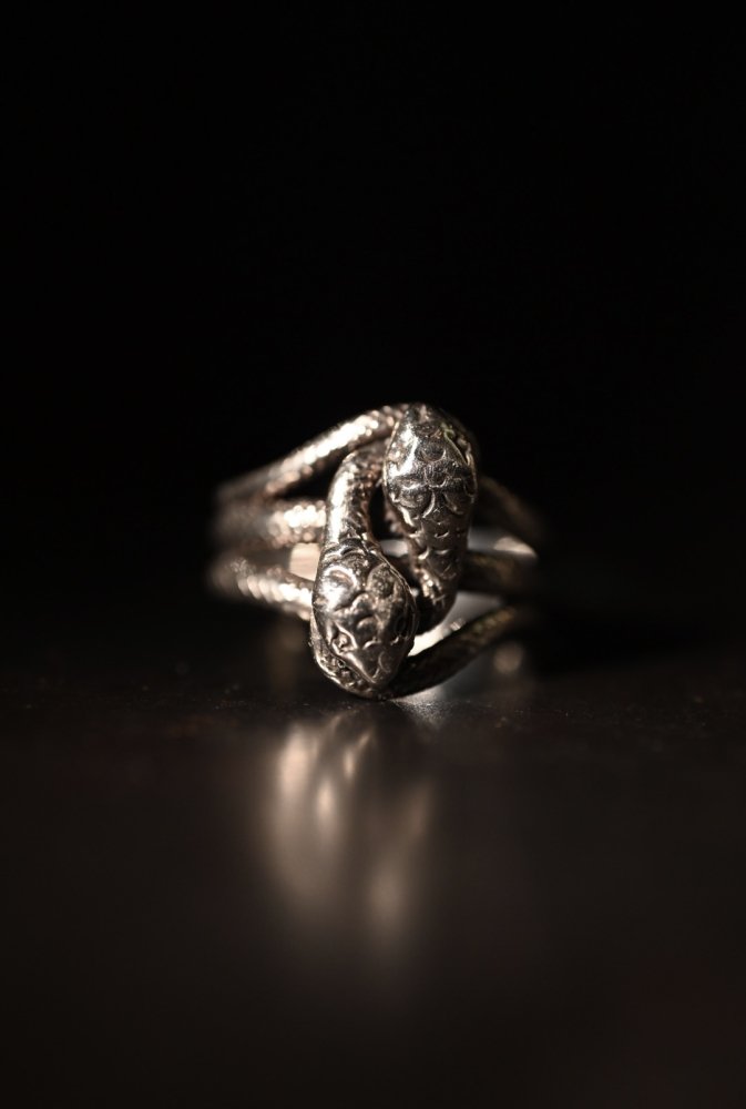 Vintage snake motif silver ring