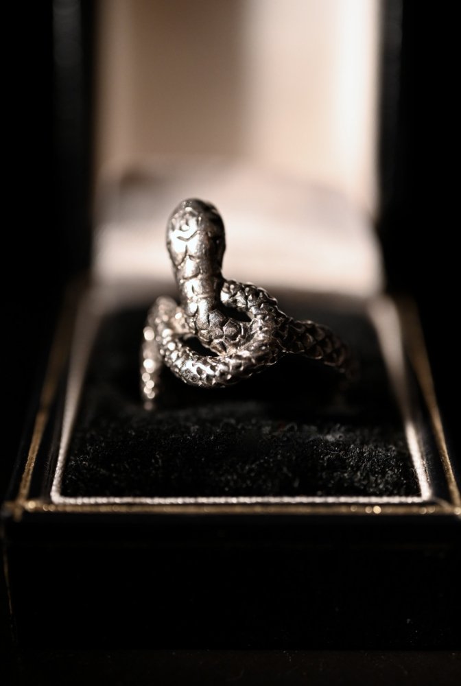 Vintage snake motif silver ring
