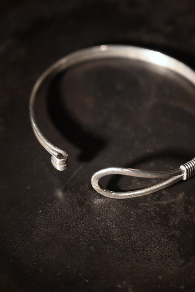 Vintage hook design silver bracelet