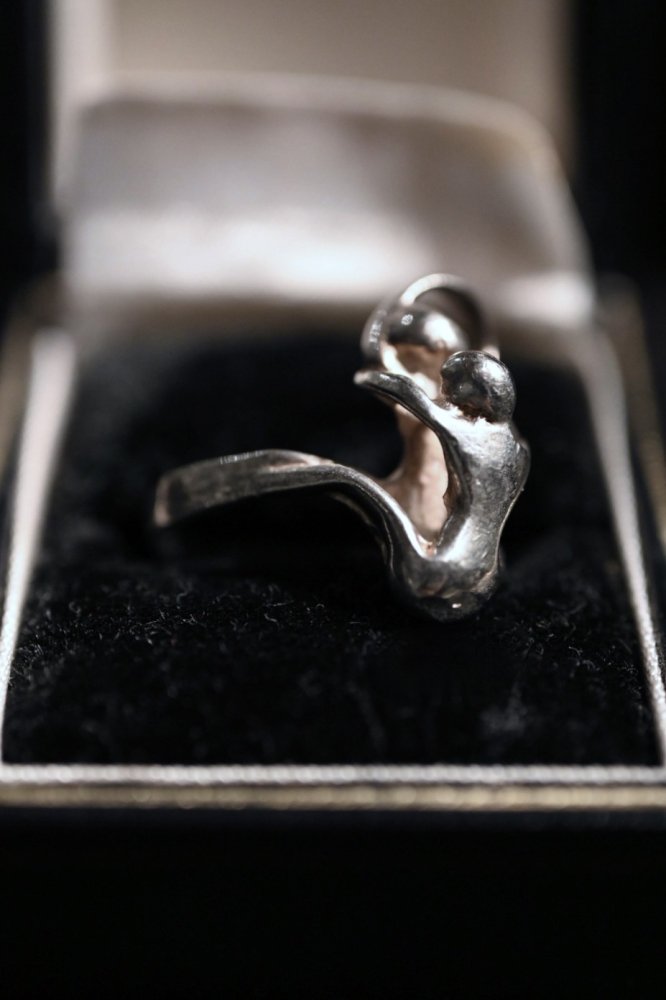 Vintage sexual motif ring