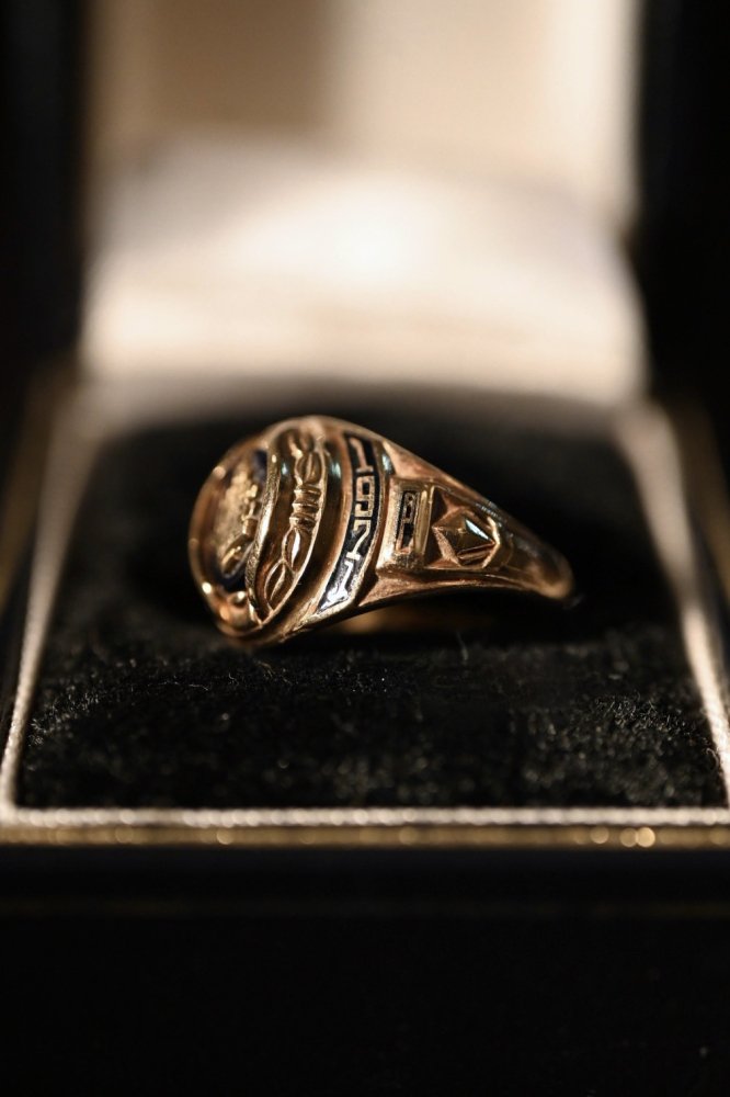 us 1971's 10K gold college ring