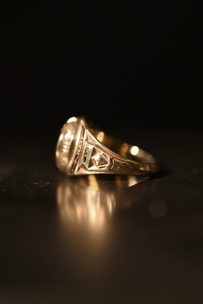 us 1971's 10K gold college ring