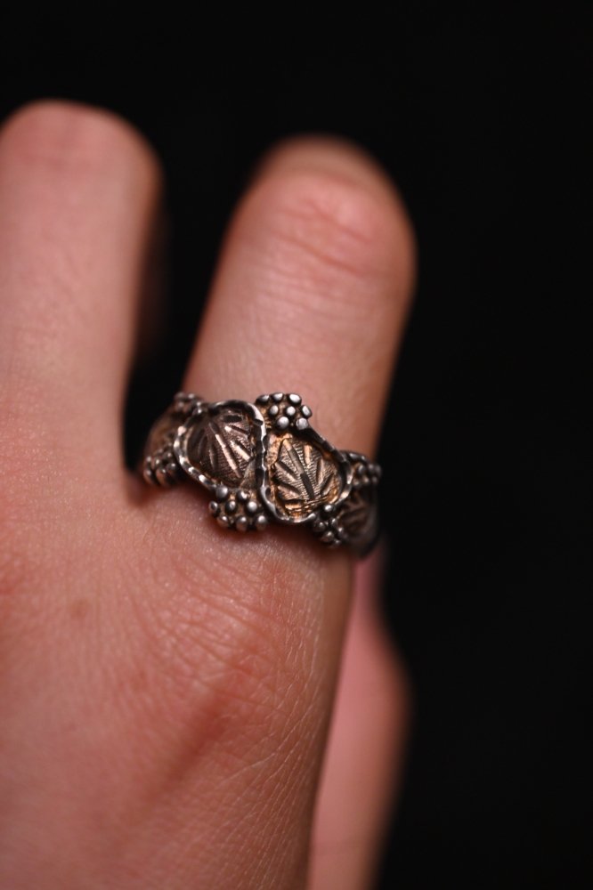 Vintage silver leaf motif ring