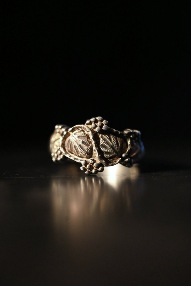 Vintage silver leaf motif ring