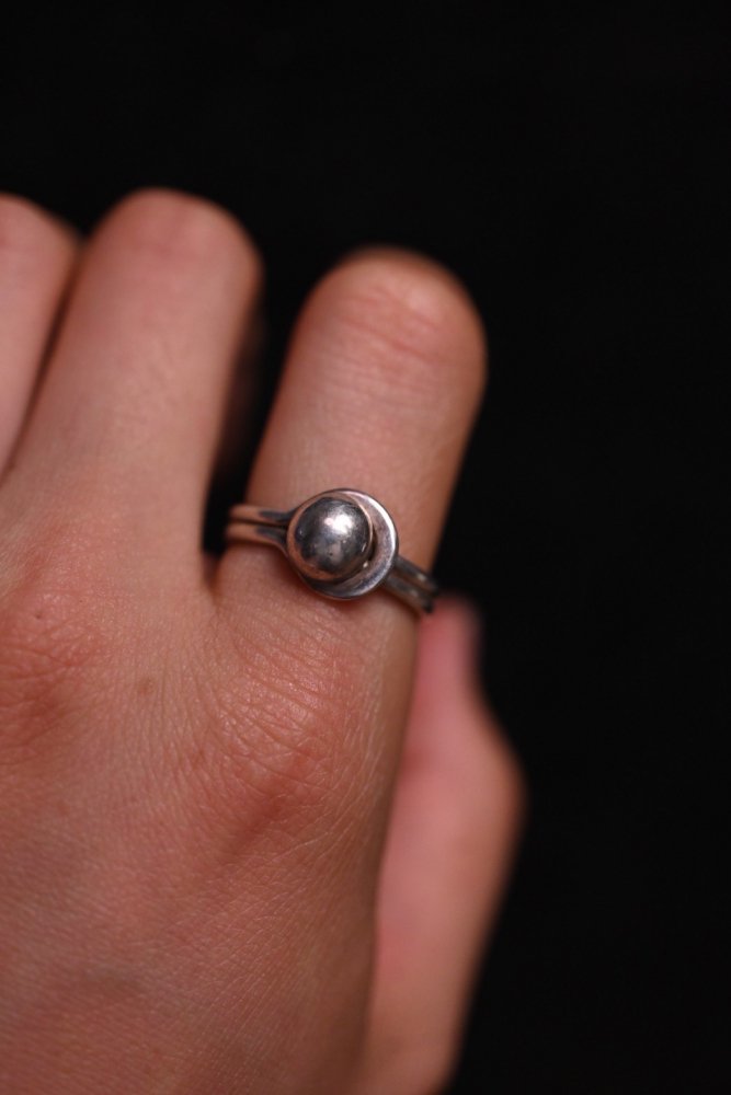 Vintage modern design silver ring