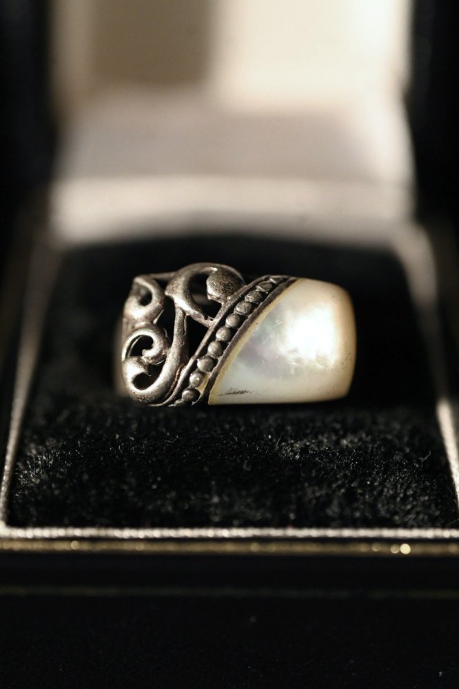 Vintage silver  shell ring