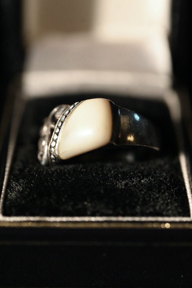 Vintage silver  shell ring