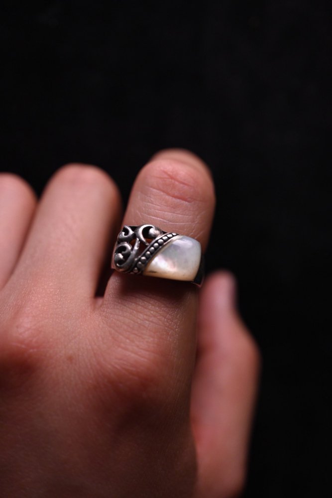 Vintage silver  shell ring