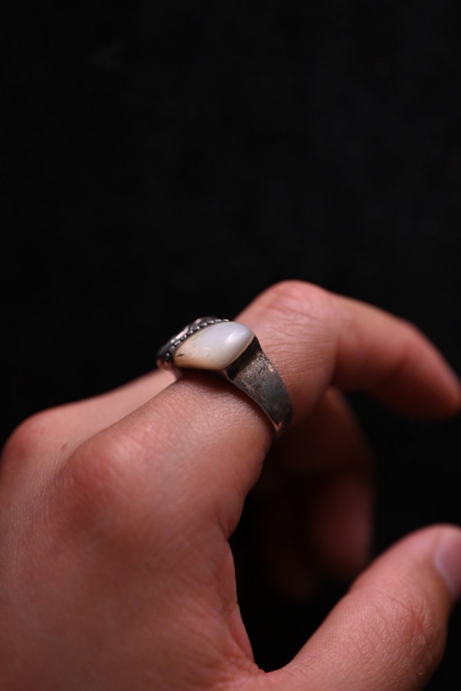 Vintage silver  shell ring