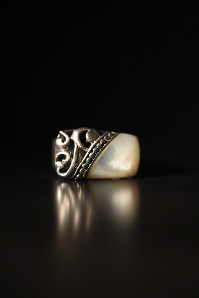 Vintage silver  shell ring