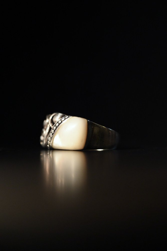 Vintage silver  shell ring