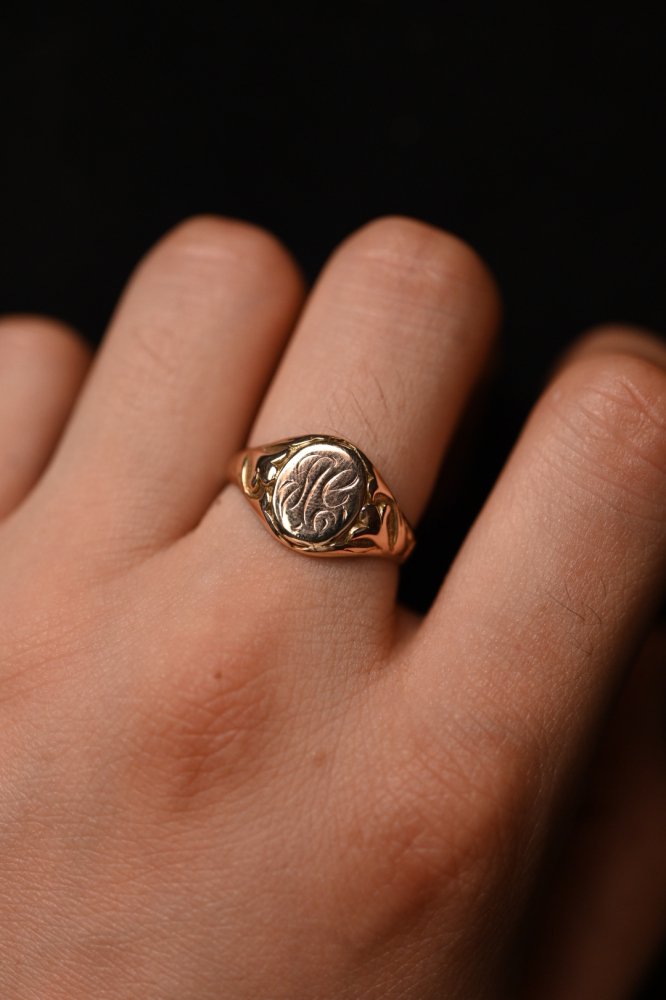 Early 20th 10K gold signet ring