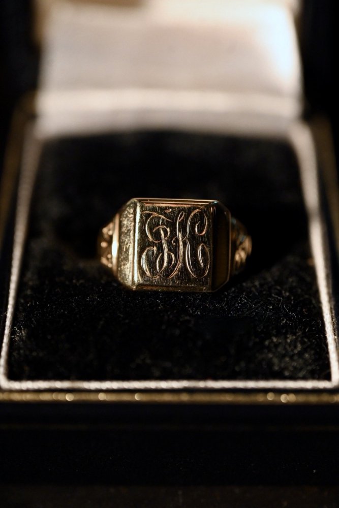 Early 20th 10K gold signet ring