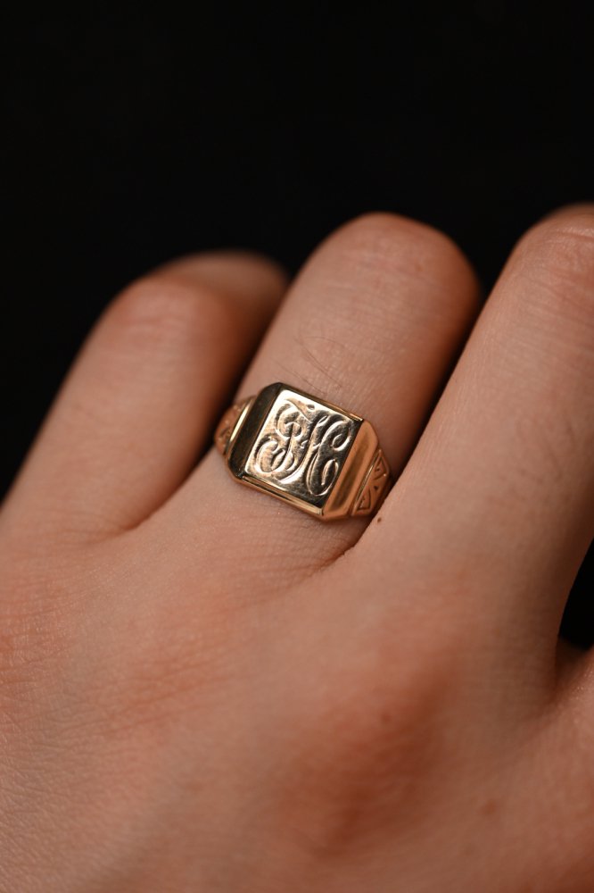 Early 20th 10K gold signet ring