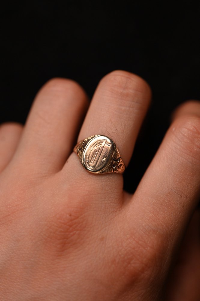 Early 20th 10K gold signet ring