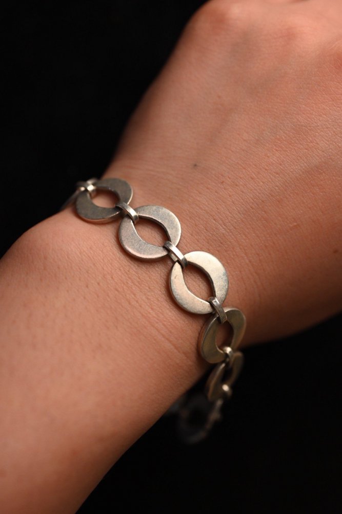 Vintage modern design silver chain bracelet