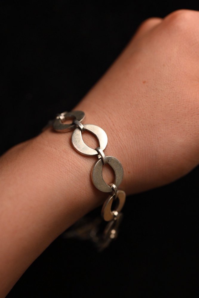 Vintage modern design silver chain bracelet