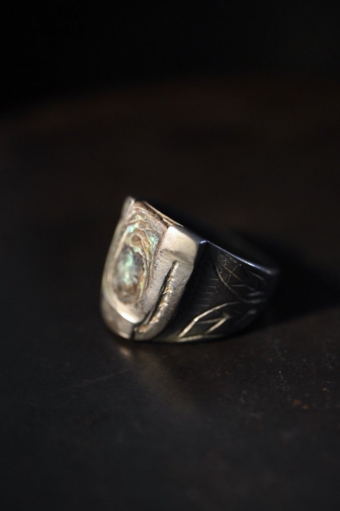 Vintage horse shoe motif ring