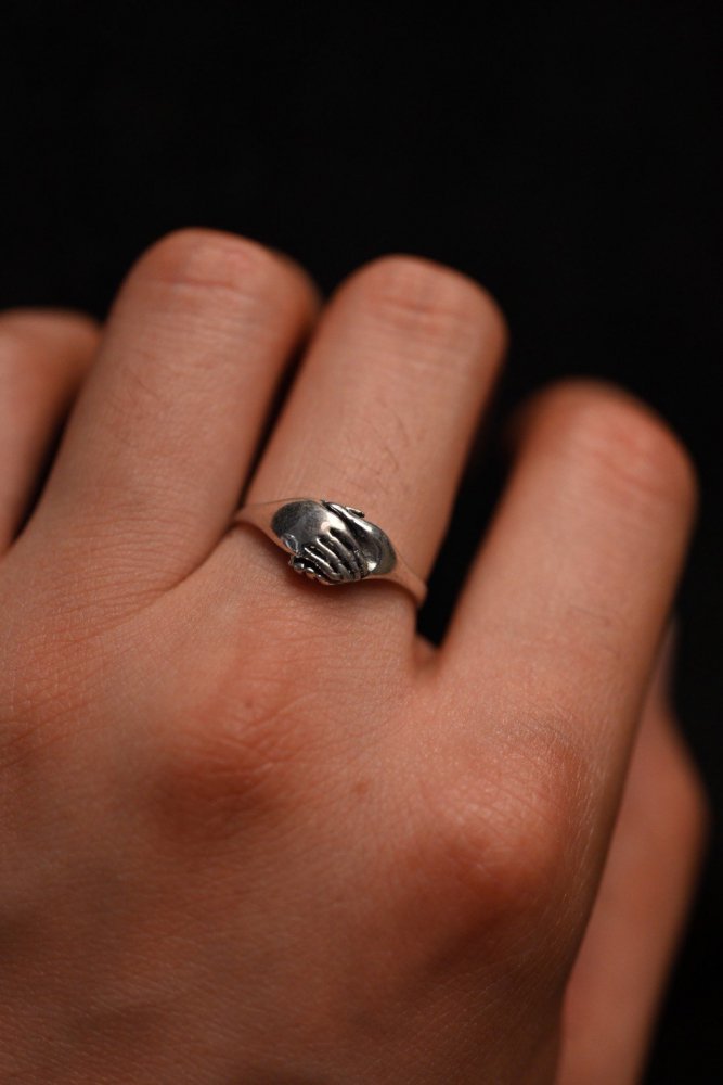 Vintage shake hand motif silver ring