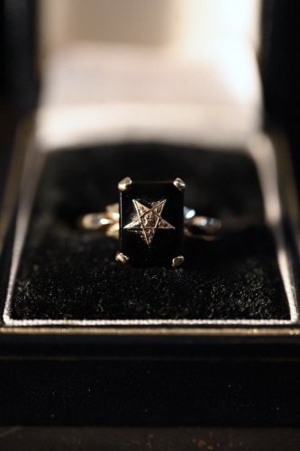 us mid 20th freemasonry pentagram 10K gold  onyx ring