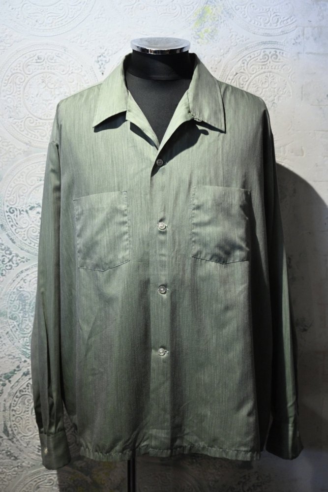 us 1970's open collar shirt