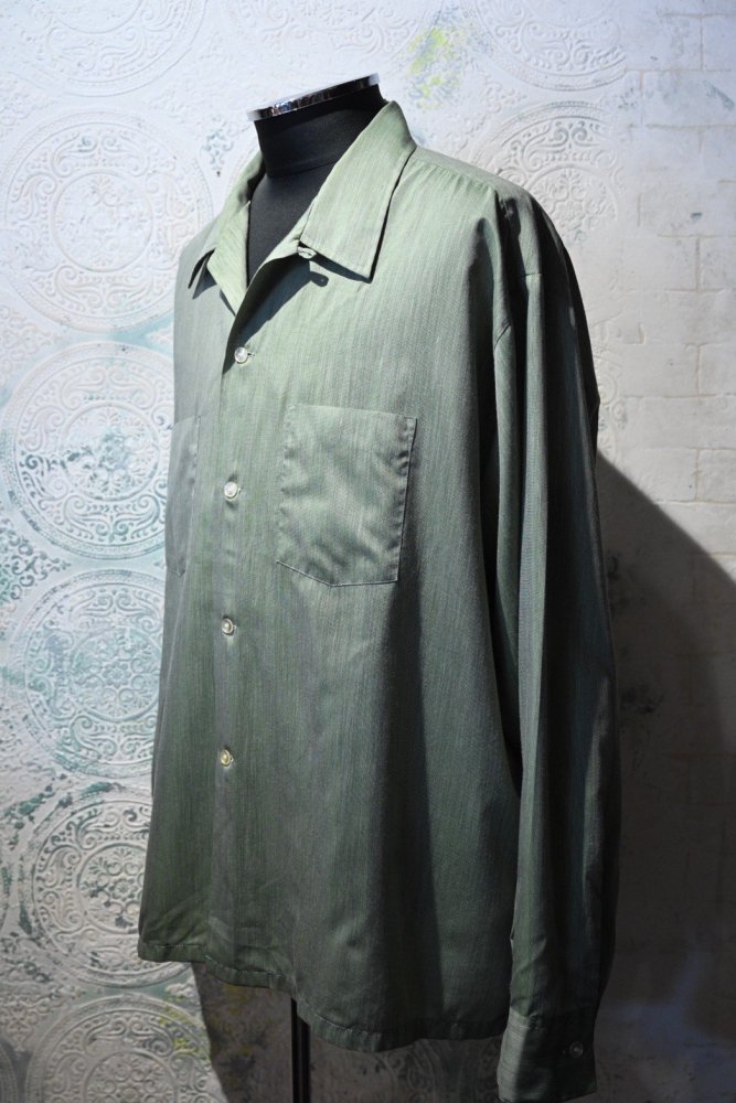 us 1970's open collar shirt